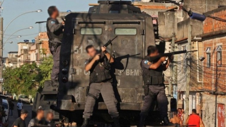 Jacarezinho: ação com 200 policiais teve apenas 26 armas de agentes apreendidas