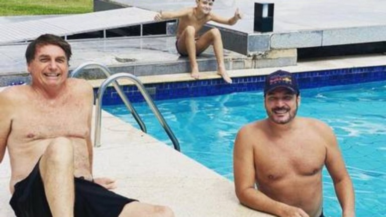 Dia das Mães: Bolsonaro recebe familiares e amigos em churrasco na pandemia