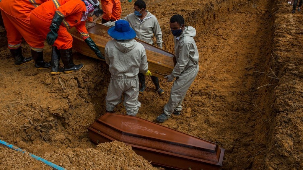 Brasil chega a 55 dias com média de mortes por Covid-19 acima dos 2 mil por dia