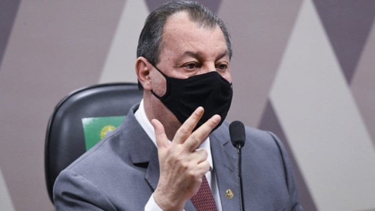 CPI da Covid: Omar Aziz chama a atenção por ironias durante sessões; relembre