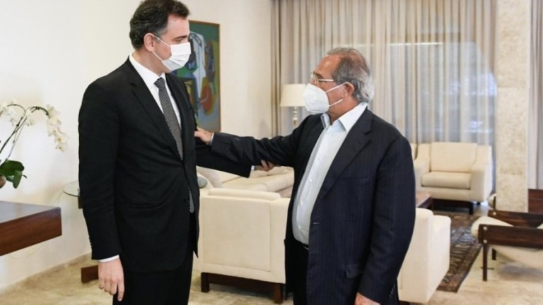 Guedes e Pacheco se encontram para discutir reforma tributária