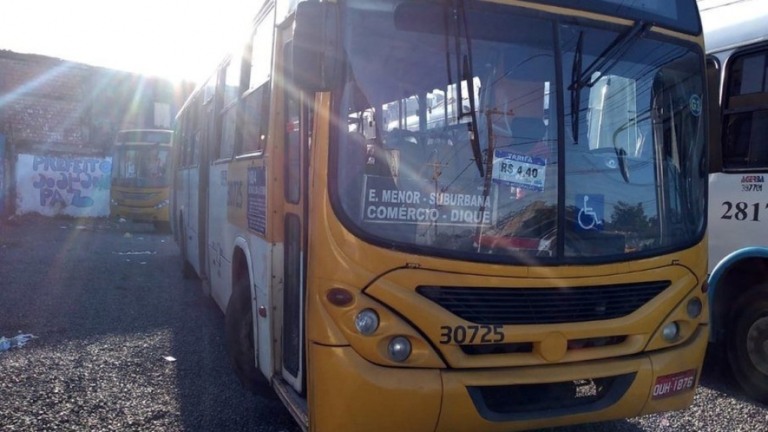 Cerca de quatro ônibus são assaltados em Salvador
