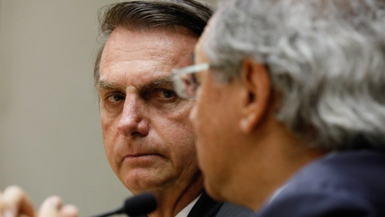 Guedes imita usuário de drogas e critica universidades: "maconha à vontade"