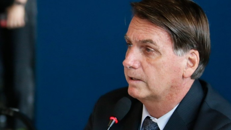 Bolsonaro chama de "porcaria" projeto sobre maconha para fins medicinais