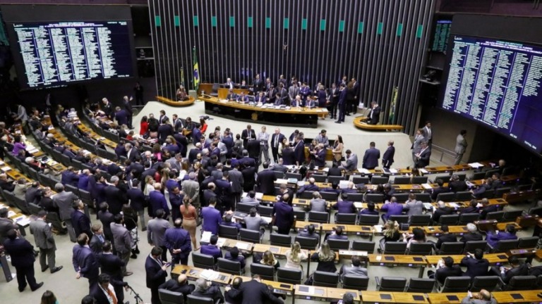 Pensando nas eleições, base bolsonarista adia reforma administrativa para 2023