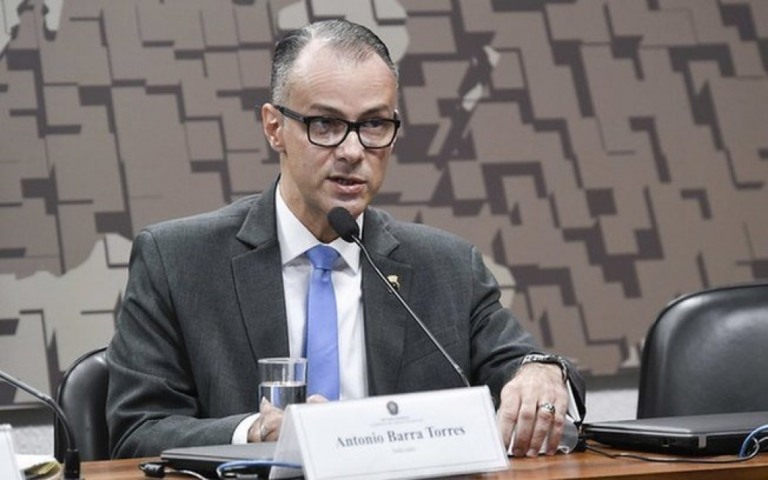 Cloroquina não funciona, mas governo tinha plano de mudar bula, diz Barra Torres