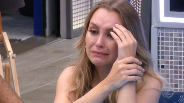 Carla Diaz sai em defesa de Arthur após ameaças de morte