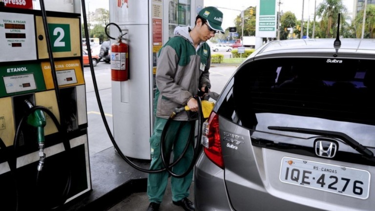 Gasolina ou etanol? Veja qual vale mais a pena no seu estado
