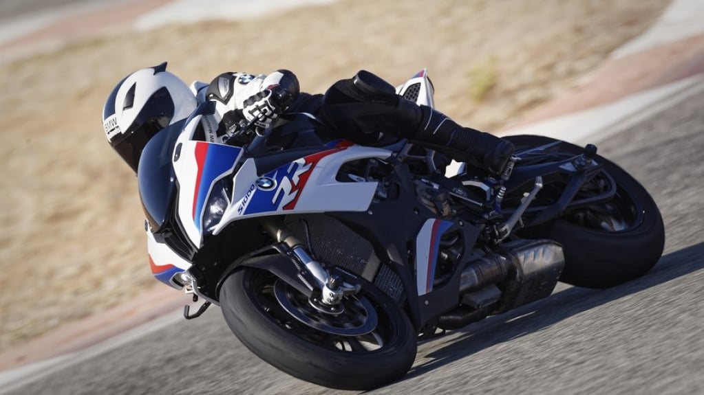 BMW S 1000 RR ganha pacote M Carbon por R$ 147.500