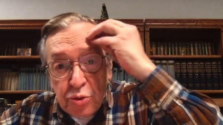 Olavo de Carvalho deverá pagar indenização de R$ 2,9 mi para Caetano Veloso