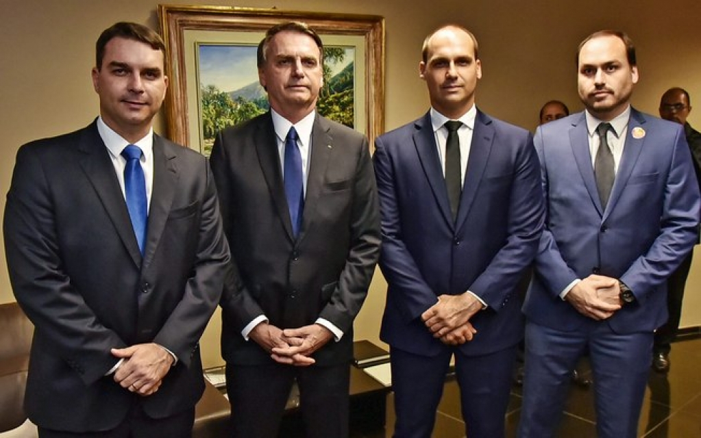 CPI vai ouvir Wajngarten sobre filhos de Bolsonaro CPI vai ouvir Wajngarten sobre filhos de Bolsonaro