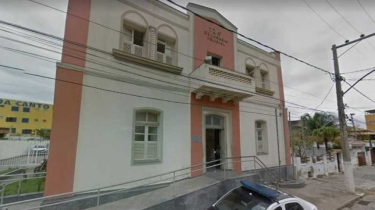 Ônibus é assaltado por homens vestidos de policiais civis no Rio de Janeiro