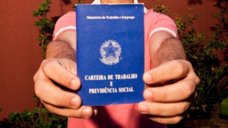 13º salário: proposta isenta Imposto de Renda sobre o valor integral; entenda
