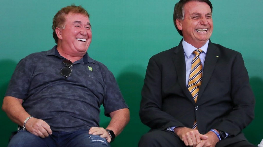 Bolsonaro se reuniu com cantor durante reunião com a Pfizer sobre vacinas Bolsonaro se reuniu com cantor durante reunião com a Pfizer sobre vacinas