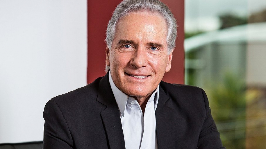 Justus se vacina em Miami e diz que mais brasileiros deviam fazer o mesmo Justus se vacina em Miami e diz que mais brasileiros deviam fazer o mesmo