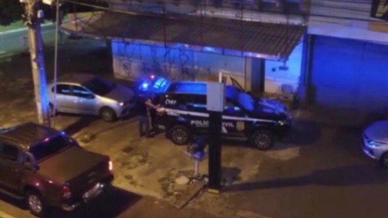 "Sugar daddy" que morava com a mãe é preso sob acusação de crimes sexuais