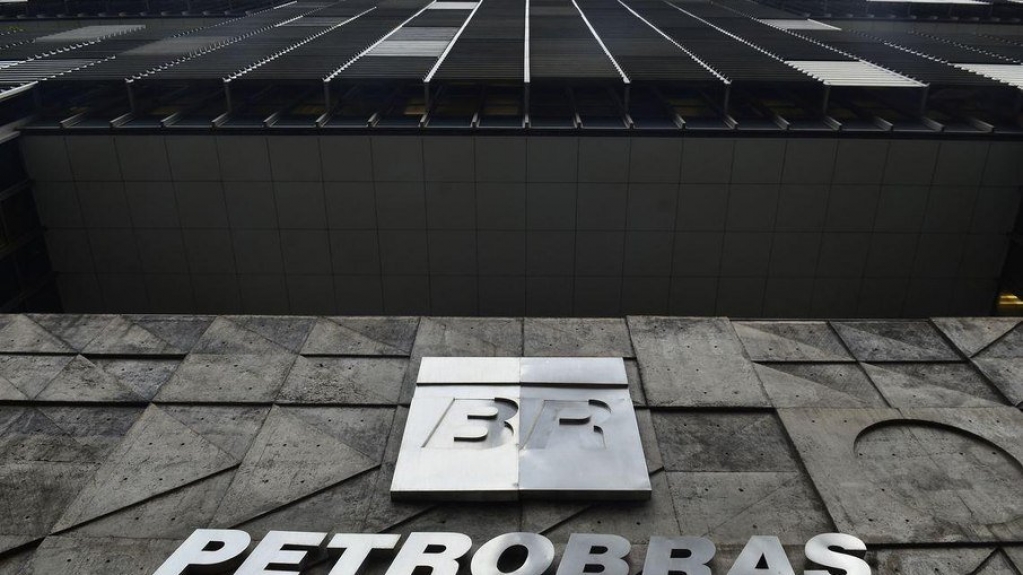 Petrobras poderá vender refinaria para fundo árabe, determina TCU Petrobras poderá vender refinaria para fundo árabe, determina TCU