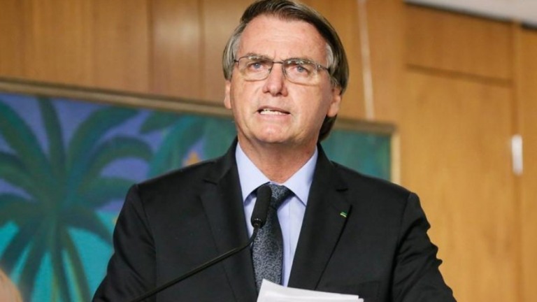 Bolsonaro provoca Calheiros: "Renan tem moral para prender alguém?"
