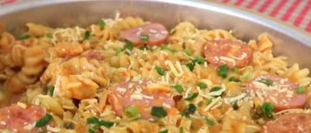 Macarrão na pressão com carne moída