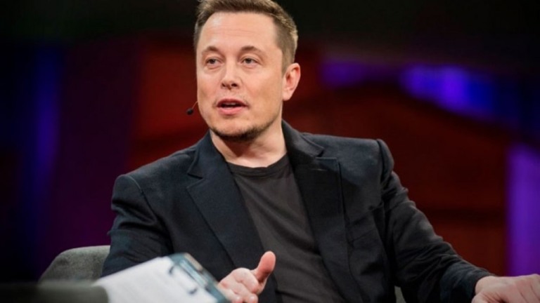 Tesla recua sobre aceitar Bitcoin como pagamento e moeda cai R$ 52 mil
