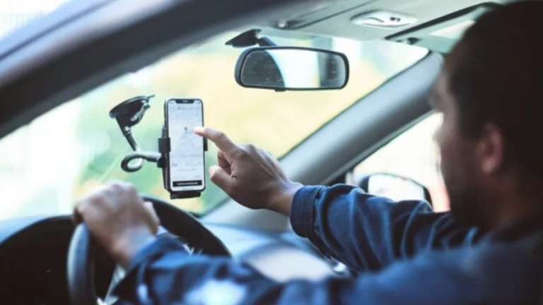 TRT determina investigação sobre vínculo empregatício entre Uber e motoristas