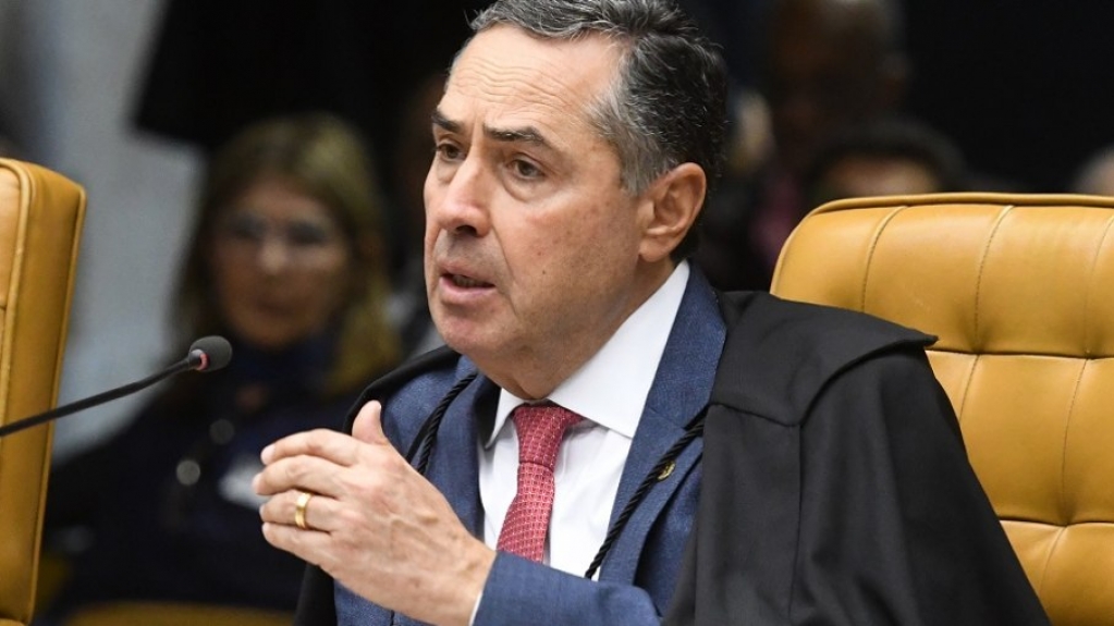 Barroso defende urnas eletrônicas: 'sistema íntegro e que permite alternância' Barroso defende urnas eletrônicas: 'sistema íntegro e que permite alternância'