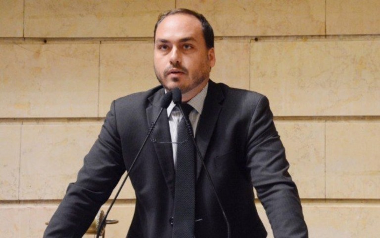 Senador pede convocação de Carlos Bolsonaro para depoimento na CPI da Covid