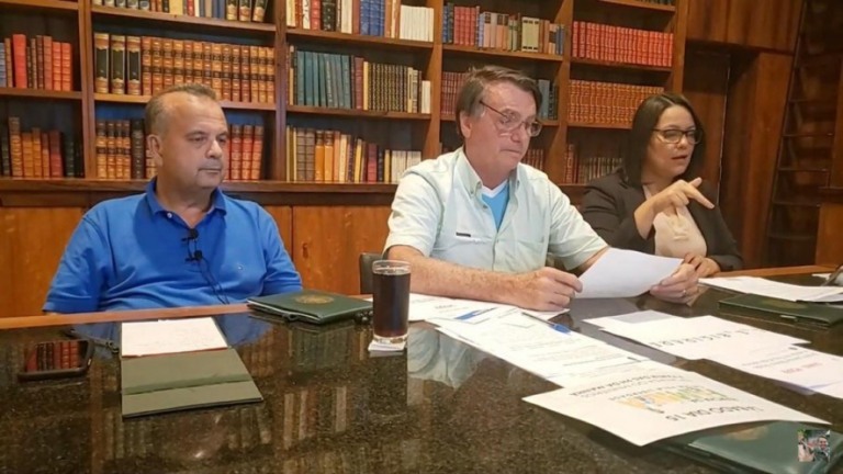 Bolsonaro diz que Pfizer comprovou em depoimento à CPI que governo "acertou"