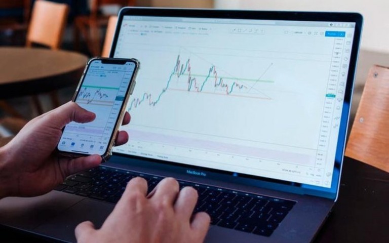 Assassino e ex-goleiro Bruno vira day trader após se aposentar do futebol