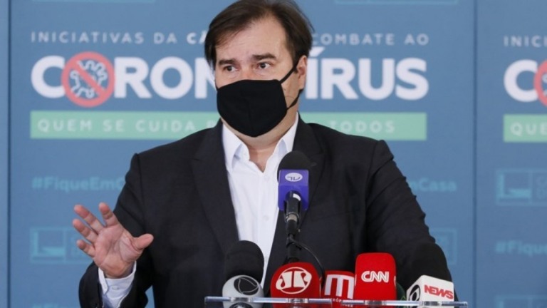 Rodrigo Maia dispara contra líder do próprio partido: "sem caráter e malandro"