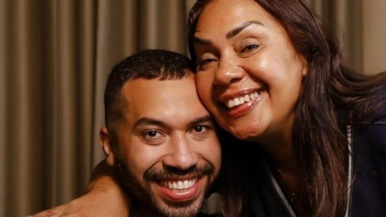 Mãe de Gilberto lamenta ataque homofóbico sofrido pelo filho: ''Me dói''