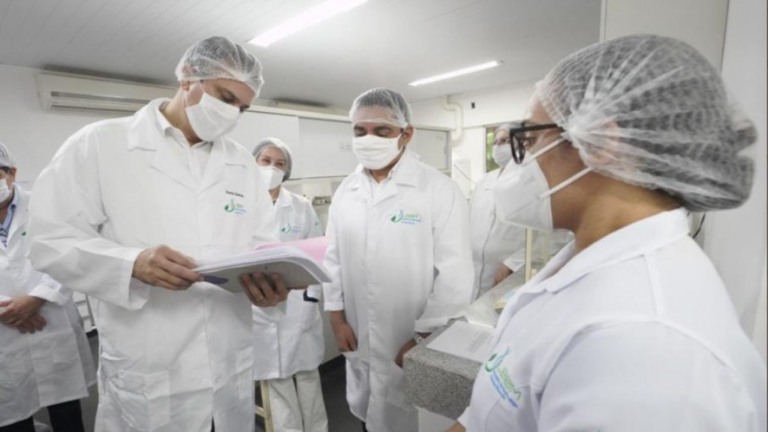 Universidade do Ceará pede para testar em humanos nova vacina contra a Covid