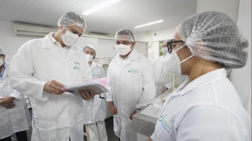 Universidade do Ceará pede para testar em humanos nova vacina contra a Covid