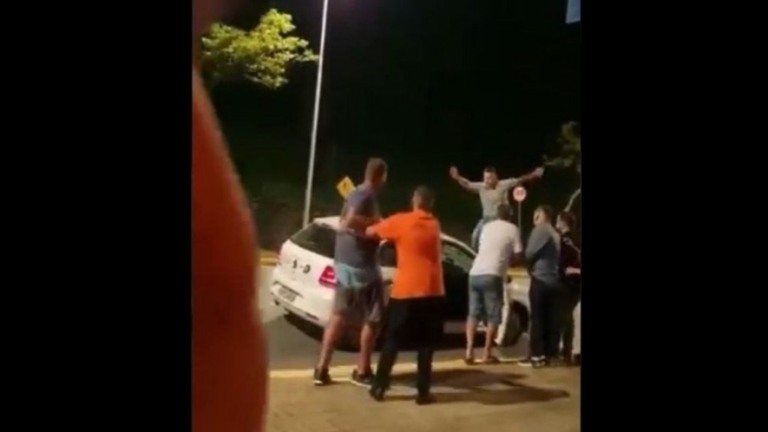Repórter e cinegrafista da Record TV são agredidos em Joinville