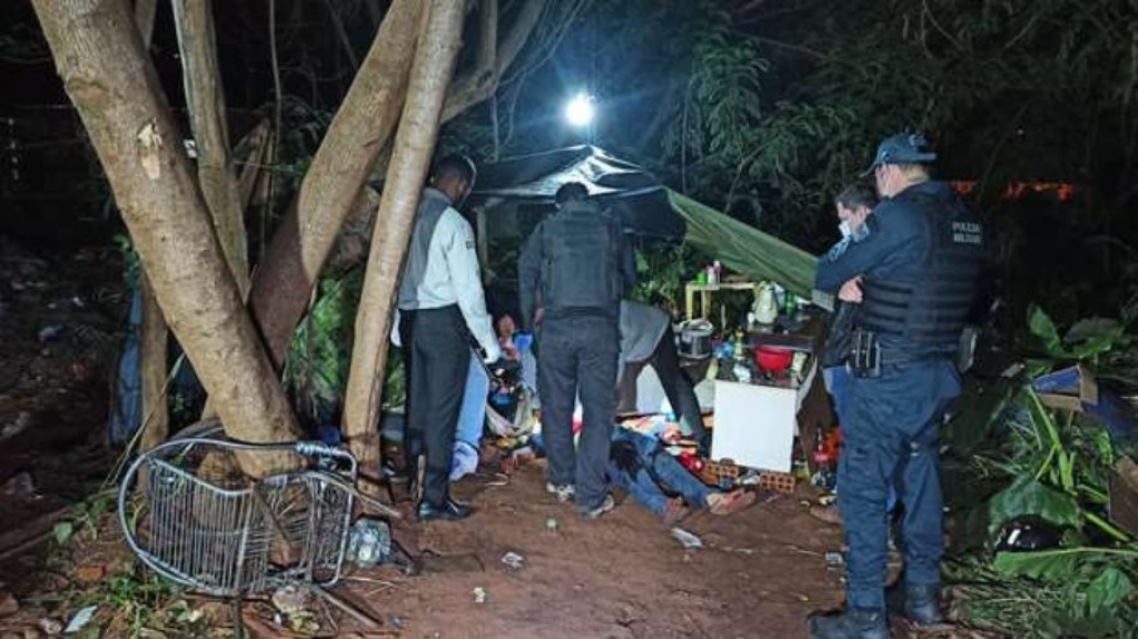 Mulher é morta por uma facada no pescoço no Mato Grosso do Sul Mulher é morta por uma facada no pescoço no Mato Grosso do Sul