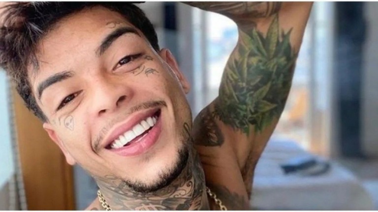 Padrasto de MC Kevin teria ido para cima de amigo do funkeiro na delegacia