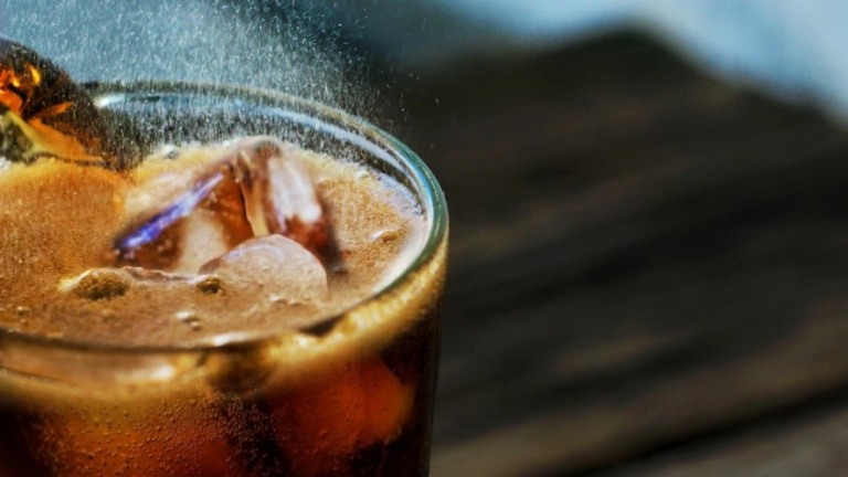Após ingerir soda cáustica em refrigerante, casal pede indenização na justiça