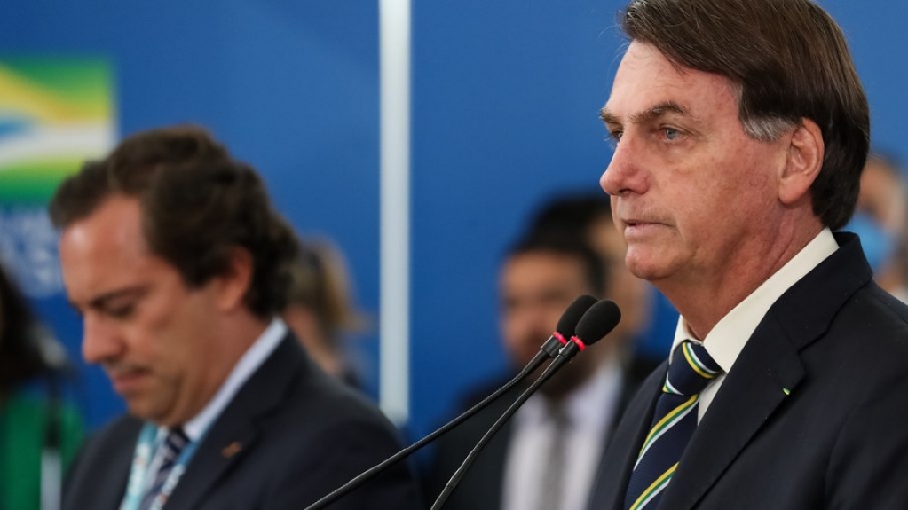 Especialistas reagem à frase de Bolsonaro: quem fica em casa é idiota?