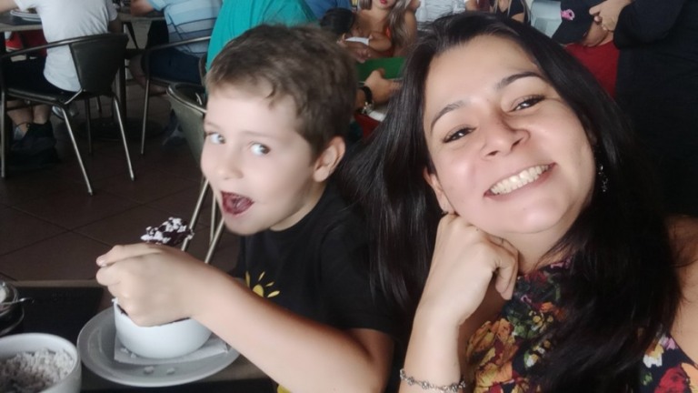 Mãe pede ajuda em suas redes sociais para encontrar filho de 7 anos