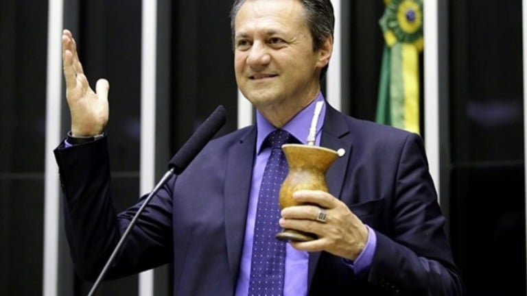 Deputado bolsonarista diz que uso de máscara piorou câncer de Bruno Covas