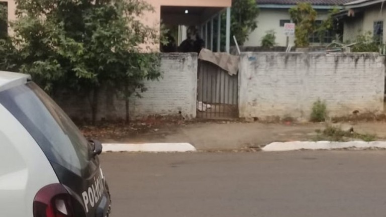 Cachorro desenterra cadáver de bebê de 4 meses do quintal de casa em MT