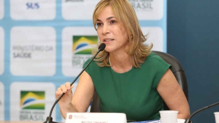 "Capitã cloroquina" nega silêncio e diz que defenderá tratamento precoce na CPI