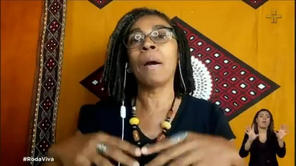 PolÃcia não pode julgar quem vive e morre, diz diretora da Anistia Internacional PolÃcia não pode julgar quem vive e morre, diz diretora da Anistia Internacional