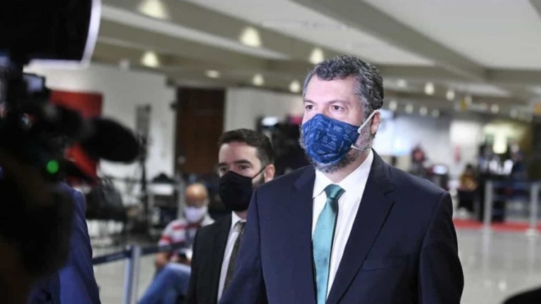 CPI da Covid: Ernesto Araújo admite que não atuou para compra da Coronavac