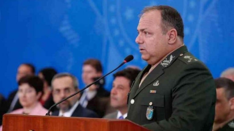 Pazuello recusa auxílio de assessores e irá a CPI com farda do exército