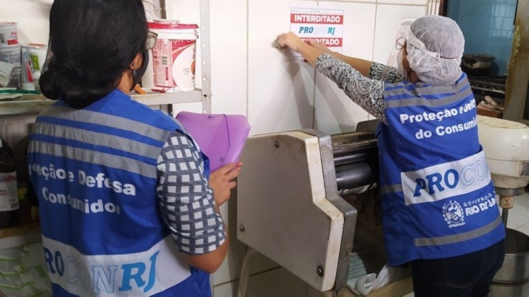 Procon-RJ encontra veneno de rato e barata em padarias em São Gonçalo