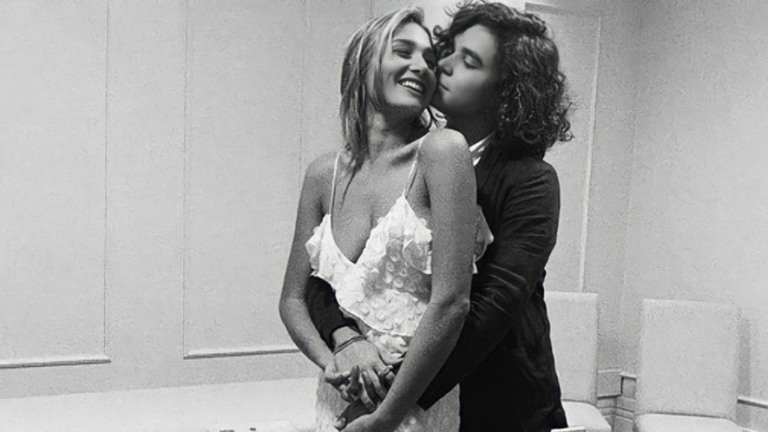 Sasha Meneghel veta avó paterna, Beth Szafir, de festa de casamento