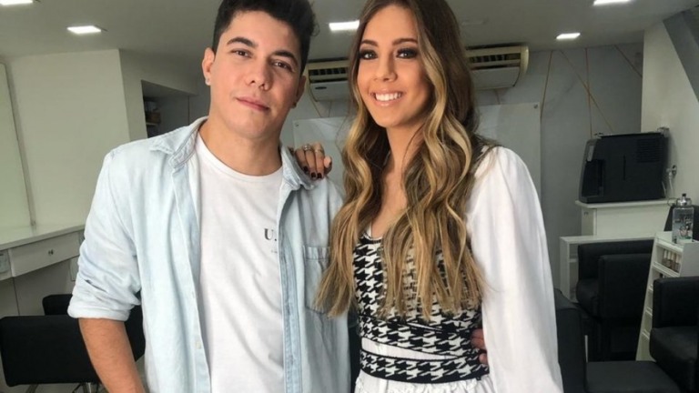 Atriz e cantora teen muda visual com Leo Carraro para gravação de videoclipe