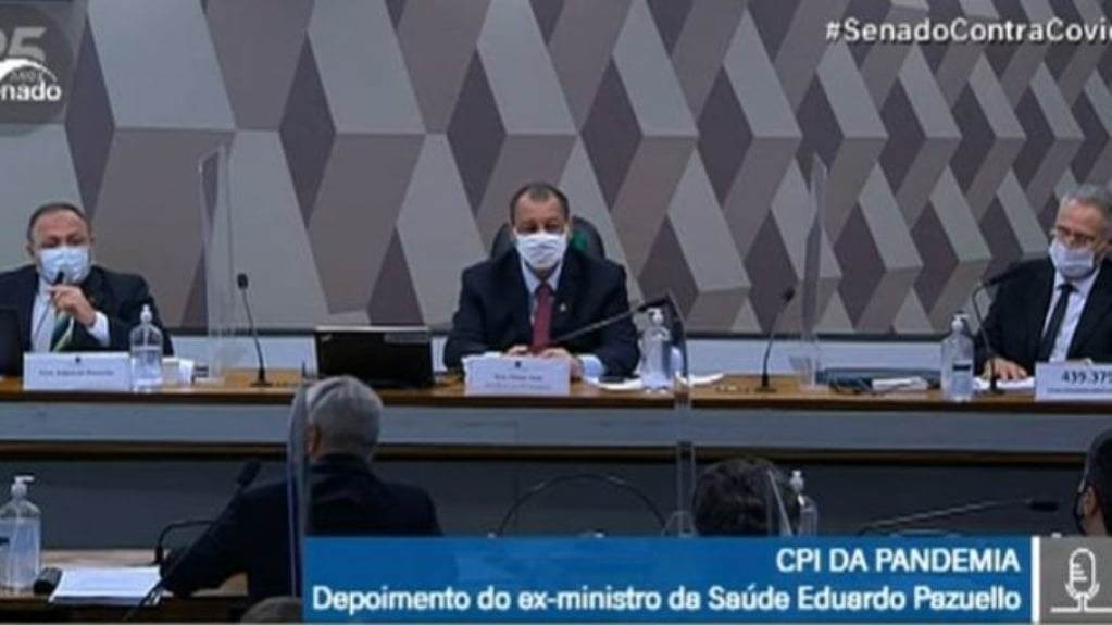 "Cláusulas assustadoras" e "vacina 3 vezes mais cara", diz Pazuello sobre Pfizer "Cláusulas assustadoras" e "vacina 3 vezes mais cara", diz Pazuello sobre Pfizer
