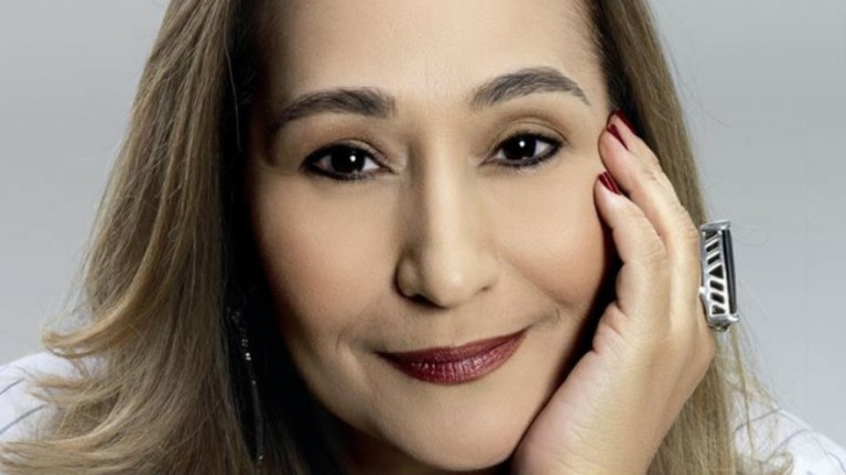 Sônia Abrão renova contrato com RedeTV: "É nossa casa há 15 anos"